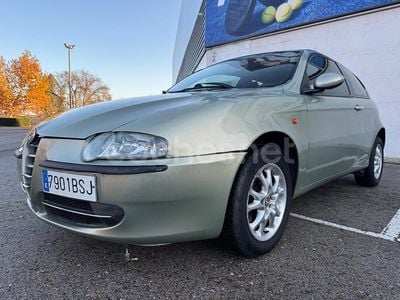 Beige Usado 2002 Alfa Romeo 147 Distinctive Utilitario | 2990 € (Precio justo)