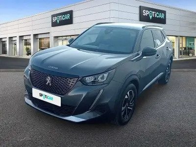 Usado Peugeot 2008 Allure 100 CV (73 kW) 2023 Gris SUV