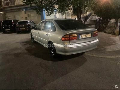 Gris / plata Usado 2000 Renault Laguna Berlina | 950 €