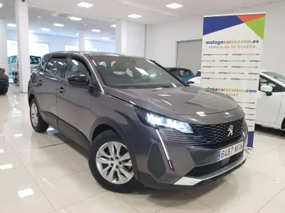 Käytetty Peugeot 5008 Active 131 HP (96 kW) 2023 Harmaa Katumaasturi