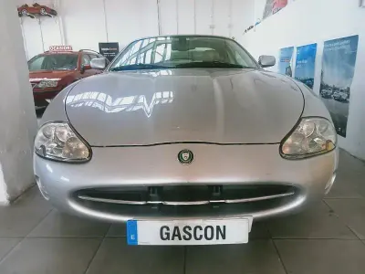 Usado Jaguar XK8 298 CV (219 kW) 2003 Gris / plata Coupe