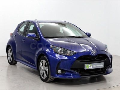 Usado Toyota Yaris Hybrid Active 116 CV (85 kW) 2024 Azul Berlina