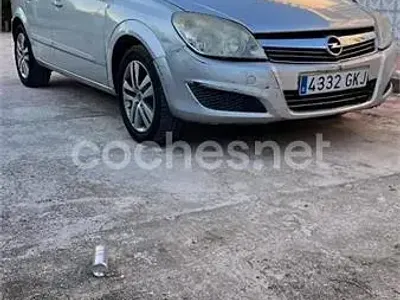 Usado Opel Astra Cosmo 100 CV (73 kW) 2009 Gris / plata Berlina
