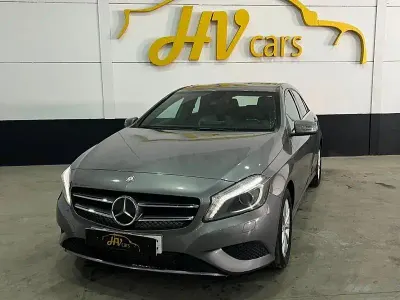 Usado Mercedes A180 Urban 109 CV (80 kW) 2015 Gris / plata Utilitario
