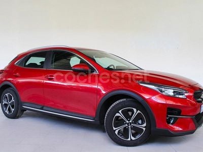 Rojo Usado 2023 Kia XCeed SUV | 25.200 € (Un poco caro)