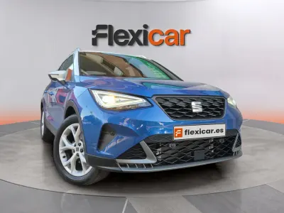 Usado Seat Arona Xperience 110 CV (80 kW) 2023 Azul SUV