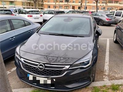 Usado Opel Astra Dynamic 110 CV (80 kW) 2016 Gris / plata Berlina