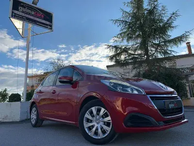 Usado Peugeot 208 Active 100 CV (73 kW) 2015 Granate Utilitario