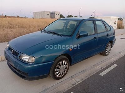 Azul Usado 1999 Seat Cordoba Berlina | 1200 €