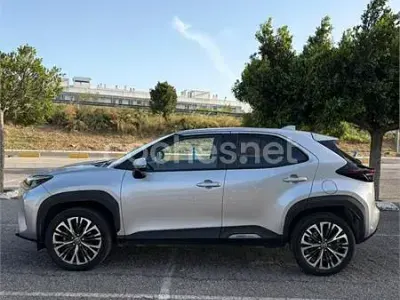 Usado Toyota Yaris Cross Plus 116 CV (85 kW) 2023 Gris / plata SUV