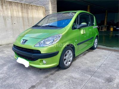 Usado Peugeot 1007 70 CV (51 kW) 2005 Verde Monovolumen