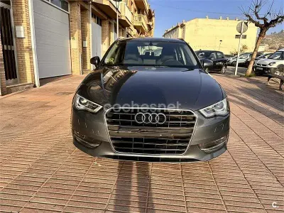 Usado Audi A3 Ambiente 105 CV (77 kW) 2015 Gris / plata Berlina