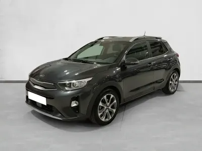 Usado Kia Stonic 120 CV (88 kW) 2018 Gris / plata SUV