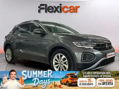 Usado VW T-Roc Life 150 CV (110 kW) 2023 Gris SUV