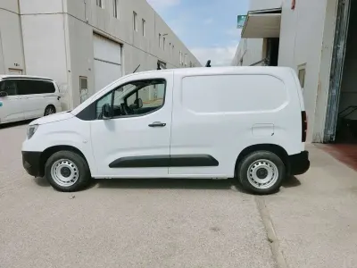 Usado Opel Combo S 99 CV (72 kW) 2024 Blanco Monovolumen