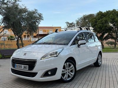 Usado Peugeot 5008 Style 120 CV (88 kW) 2016 Blanco Monovolumen