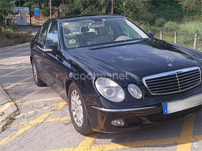Negro Usado 2003 Mercedes E240 Elegance Berlina | 4900 €