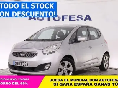Usado Kia Venga 128 CV (94 kW) 2011 Gris Utilitario