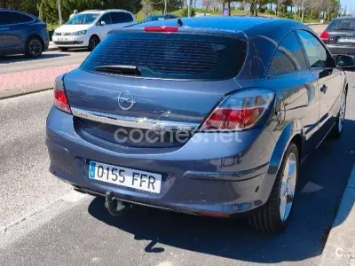 Usado Opel Astra GTC Sport 105 CV (77 kW) 2006 Gris / plata Berlina