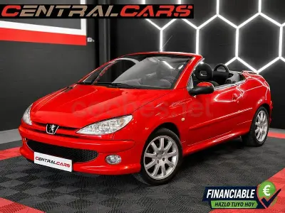 Usado Peugeot 206 138 CV (101 kW) 2003 Rojo Descapotable