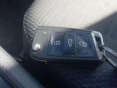 Usado VW e-Golf 100 kW (136 CV) 2019 Azul Utilitario