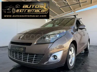 Usado Renault Grand Scénic Dynamique 130 CV (95 kW) 2010 Marrón Monovolumen