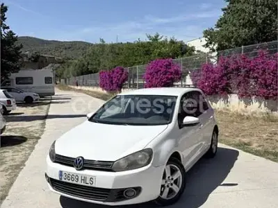 Usado VW Golf VII 105 CV (77 kW) 2012 Blanco Berlina