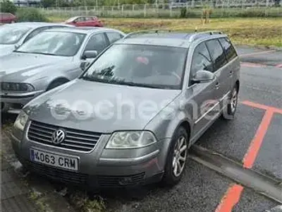 Usado VW Passat Advance 130 CV (95 kW) 2004 Gris / plata Familiar