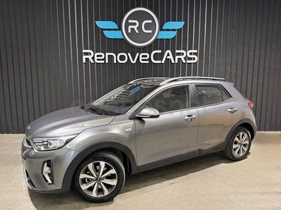 Usado Kia Stonic 100 CV (73 kW) 2025 Gris / plata SUV