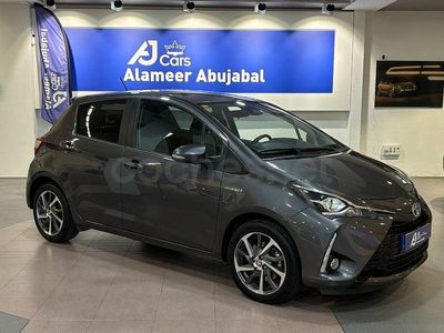 Usado Toyota Yaris Hybrid 100 CV (73 kW) 2020 Gris / plata Berlina