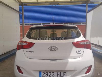 Käytetty Hyundai i30 90 HP (66 kW) 2012 Valkoinen Sedan