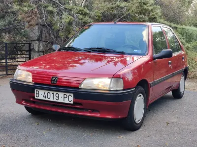 Usado Peugeot 106 60 CV (44 kW) 1994 Rojo Utilitario