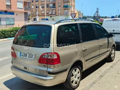 Usado Ford Galaxy Ghia 130 CV (95 kW) 2005 Beige Monovolumen