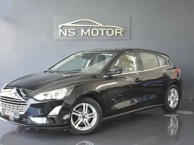 Usado Ford Focus Trend 125 CV (91 kW) 2020 Negro Berlina
