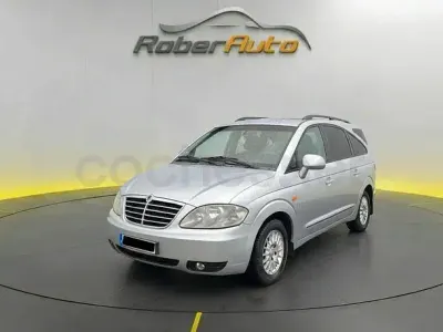 Usado SsangYong Rodius Limited 165 CV (121 kW) 2013 Gris / plata Monovolumen