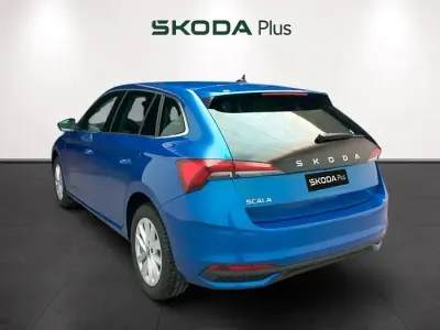 Usado Skoda Scala Selection 115 CV (84 kW) 2025 Azul Utilitario
