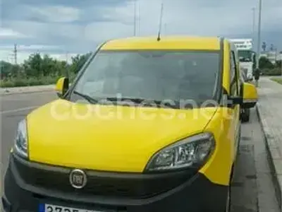 Usado Fiat Doblò Lounge 120 CV (88 kW) 2019 Amarillo Monovolumen