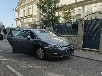 Usado Opel Astra Excellence 140 CV (102 kW) 2016 Marrón Berlina