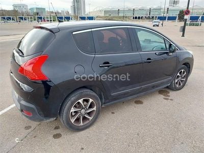 Usado Peugeot 3008 Active 112 CV (82 kW) 2011 Negro Familiar