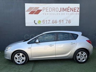 Usado Opel Astra Selective 125 HP (91 kW) 2011 Cinzento Sedan
