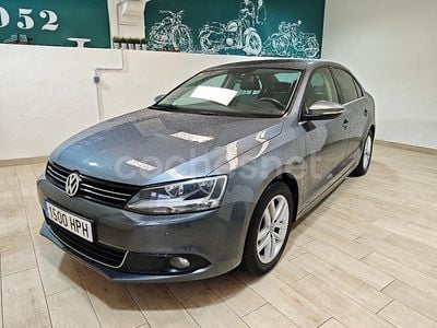 Gris / plata Usado 2013 VW Jetta Advance Berlina | 6990 € (Precio justo)