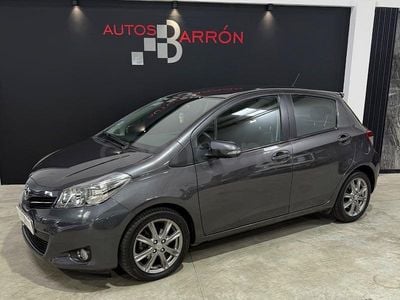 Usado Toyota Yaris Sport 90 CV (66 kW) 2013 Gris / plata Utilitario