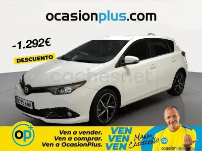 Usado Toyota Auris Hybrid Edition 136 CV (100 kW) 2018 Blanco Berlina