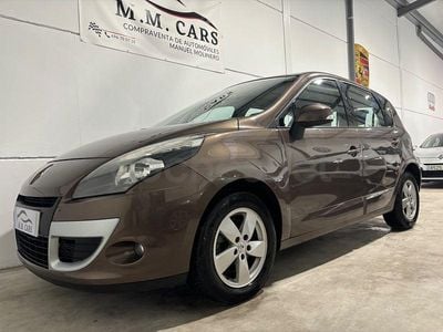 Usado Renault Scénic III Dynamique 110 CV (80 kW) 2010 Marrón Monovolumen