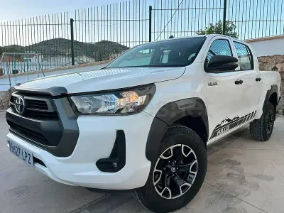 Usado Toyota HiLux 150 CV (110 kW) 2021 Blanco Pickup/Camioneta