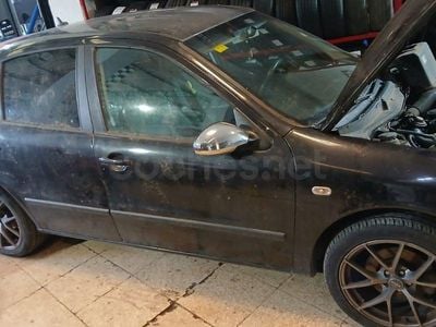 Usado Seat Leon 130 CV (95 kW) 2004 Negro Utilitario
