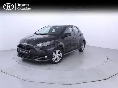Usado Toyota Yaris Hybrid Active 116 CV (85 kW) 2025 Negro Berlina