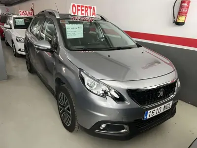 Usado Peugeot 2008 Active 101 CV (74 kW) 2019 Gris SUV