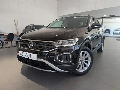 Usado VW T-Roc Life 110 CV (80 kW) 2023 Negro SUV