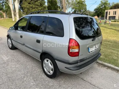 Usado Opel Zafira Comfort 100 CV (73 kW) 2001 Gris / plata Monovolumen